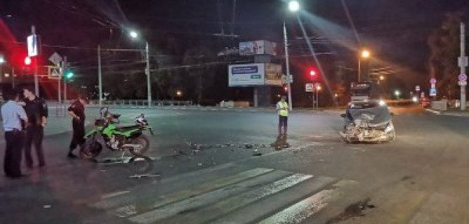 Два человека пострадали в ДТП с мотоциклом в Туле