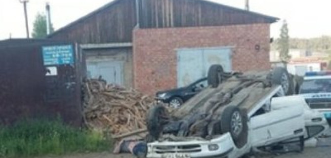 Водитель иномарки погиб при опрокидывании машины в Усть-Илимске