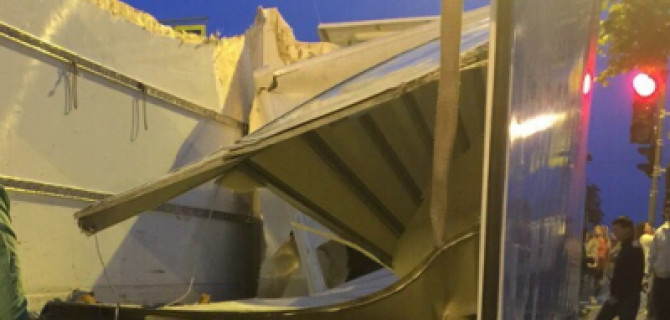 Выпускники на "Алых парусах" проломили крышу грузовика, видео попало в соцсети