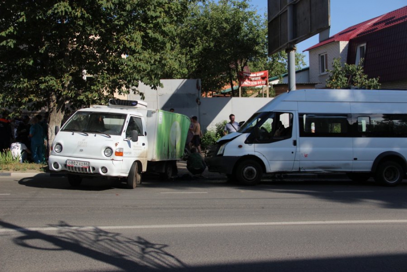 Девять человек пострадали в ДТП с маршруткой в Саратове