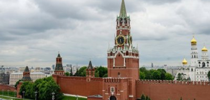 Автомобиль ДПС сбил велосипедиста у Кремля в Москве