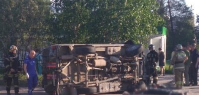 В Ноябрьске водитель УАЗа погиб в ДТП