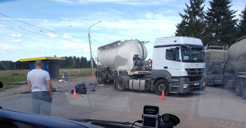 Мотоциклист погиб в ДТП в Волхове (2)