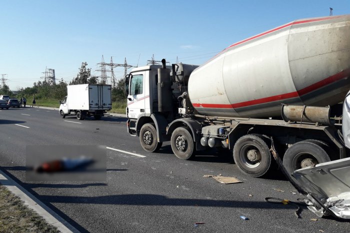 На Софийской улице в Петербурге в ДТП погиб водитель (2)