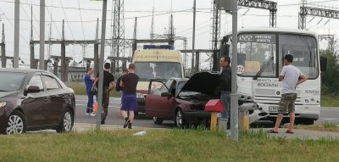 Три человека пострадали в ДТП с автобусом в Твери