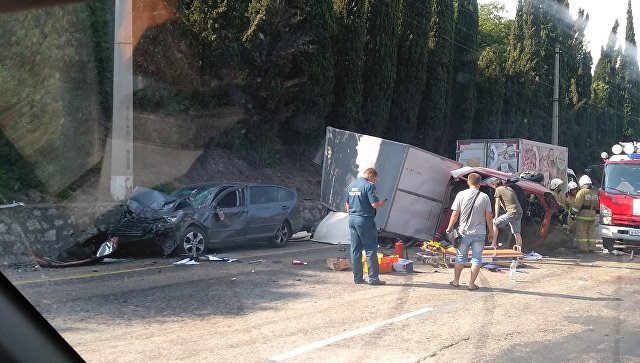 В ДТП под Алуштой пострадали три человека (3)