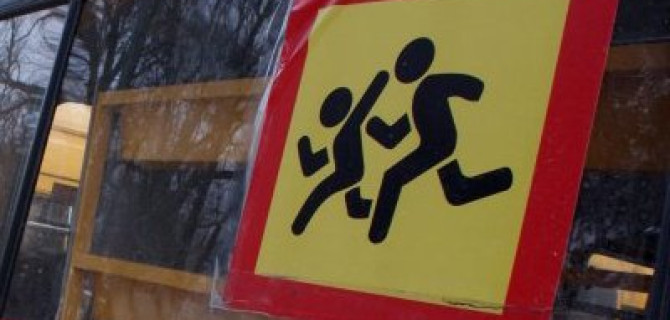 С 1 июля запрещено возить детей на старых автобусах