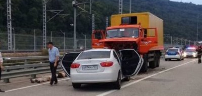 Два человека погибли в лобовом ДТП в Сочи