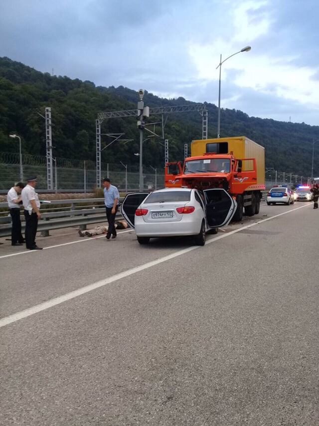 Два человека погибли в лобовом ДТП в Сочи