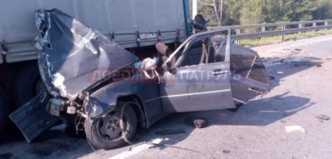 В Башкирии в ДТП с фурой погибли два человека