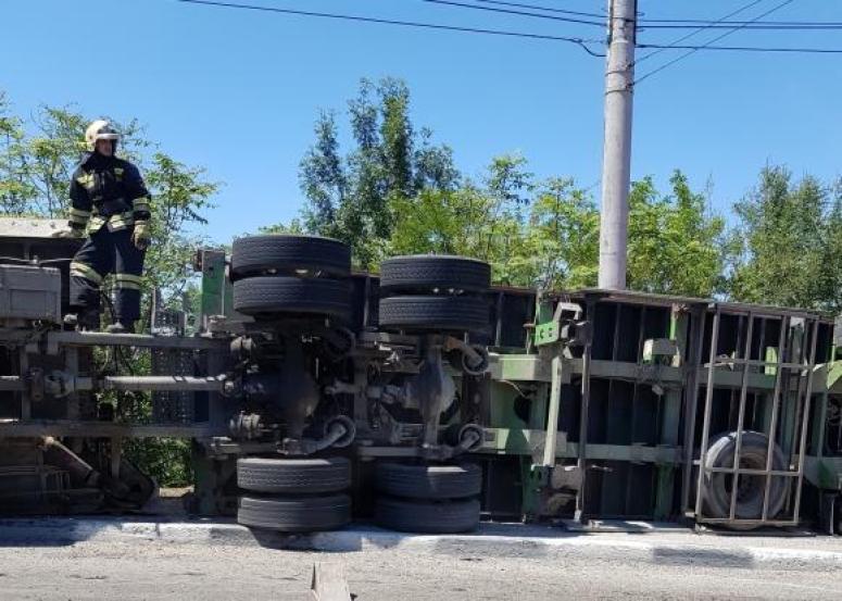 В Новороссийске упавшая фура оторвала ноги пешеходу