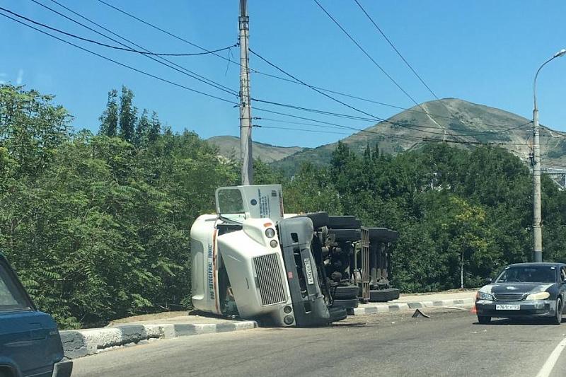 В Новороссийске упавшая фура оторвала ноги пешеходу 2