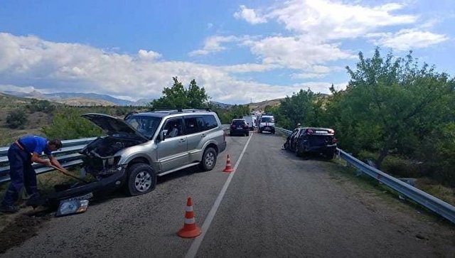 Шесть взрослых и пять детей пострадали в ДТП в Крыму (2)
