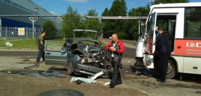 В Твери в ДТП с автобусом пострадали три человека