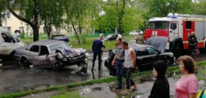 Молодожены попали в аварию в Нижнем Новгороде