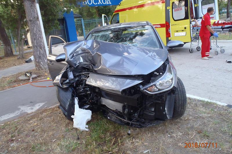 Водитель иномарки пострадал в ДТП в Анапе