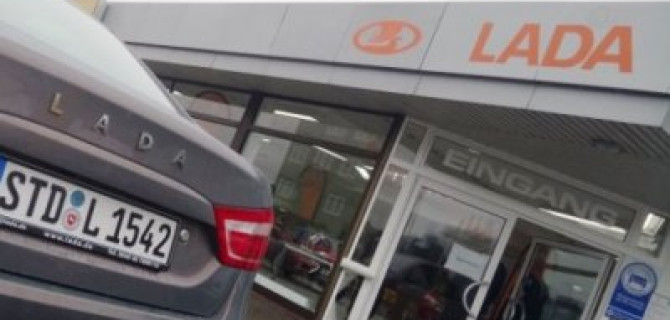 Автомобили Lada в Европе покупают чаще, чем Bentley и Lamborghini