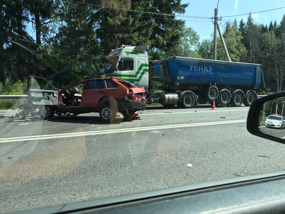Водитель ВАЗа погиб в ДТП в Ленобласти (2)