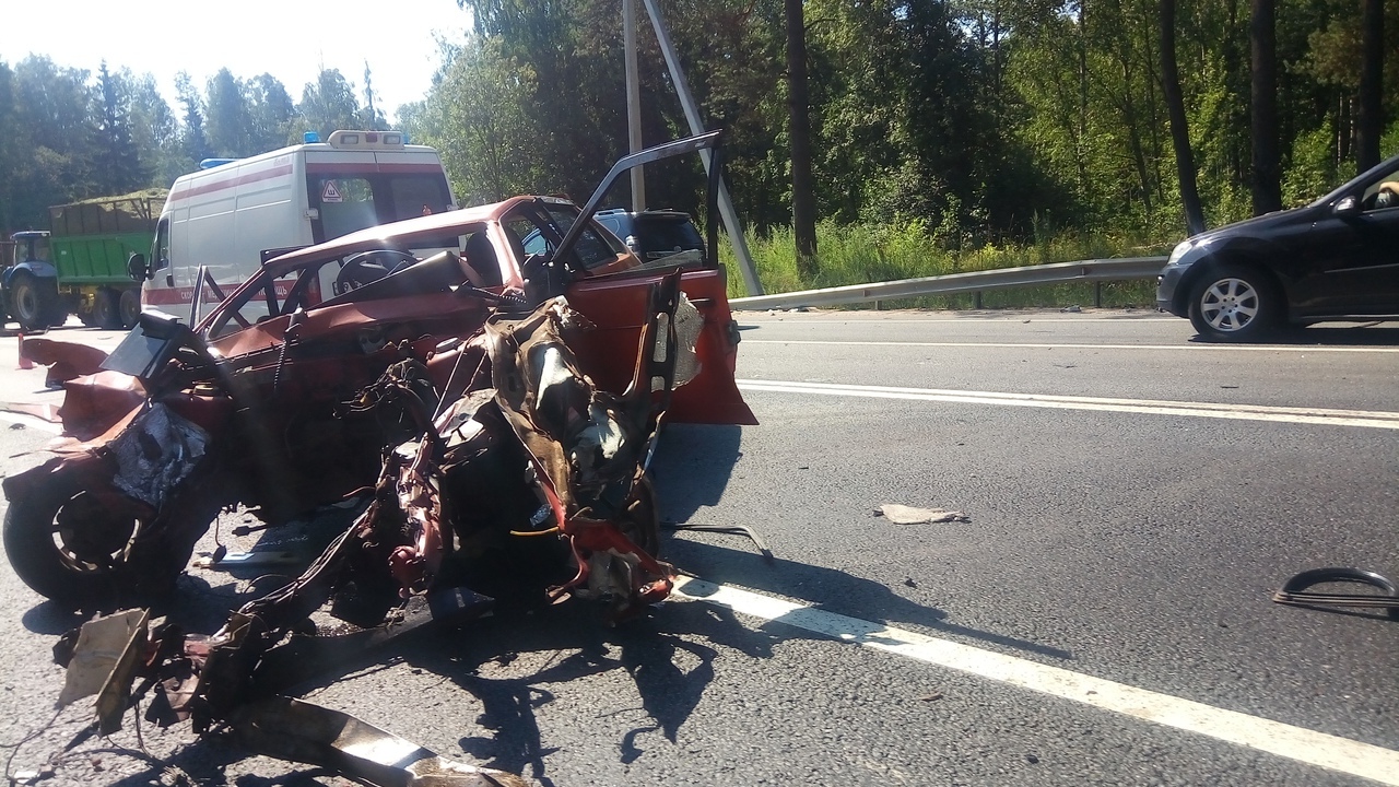 Водитель ВАЗа погиб в ДТП в Ленобласти (1)