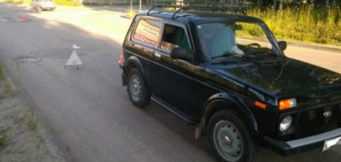 Женщина за рулем «Нивы» сбила двух пешеходов в Сыктывкаре