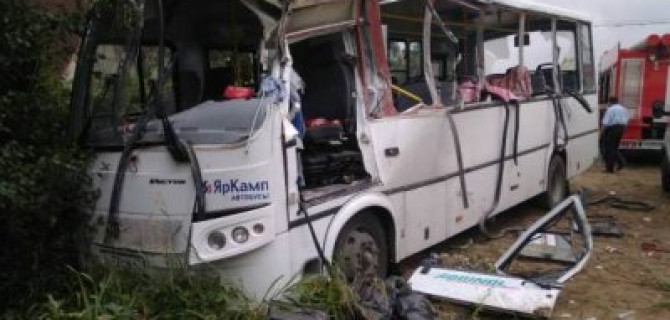 Три человека погибли в ДТП с микроавтобусом в Ленобласти