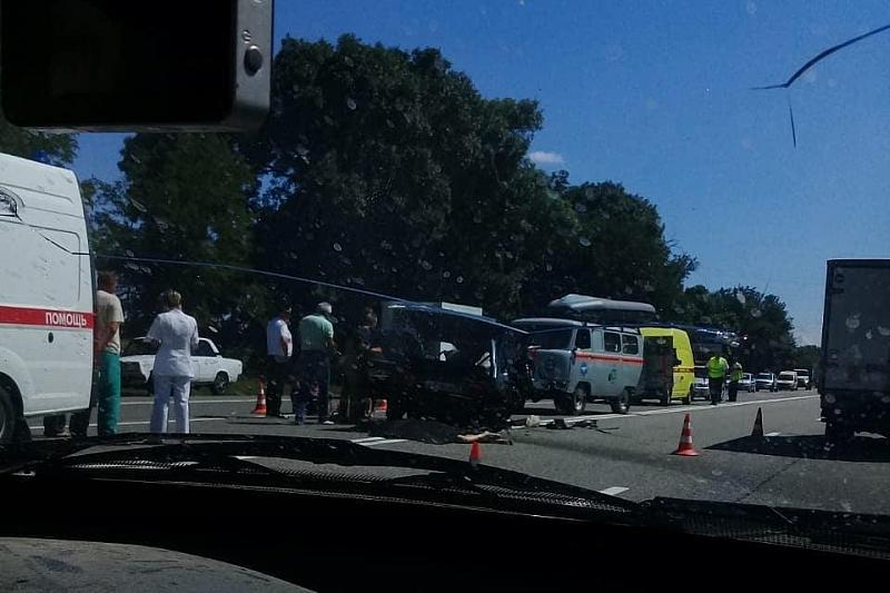 Два человека погибли в ДТП с бетономешалкой в Курганинском районе (2)