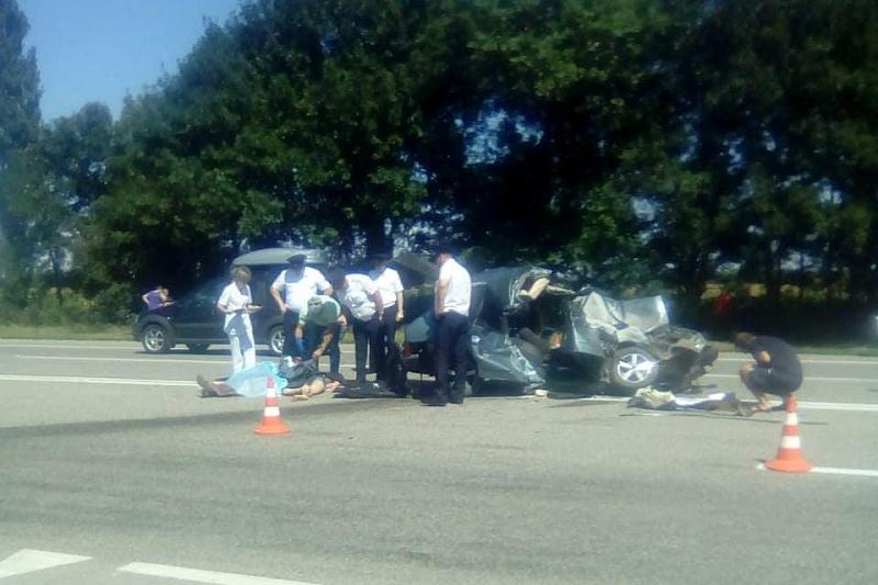 Два человека погибли в ДТП с бетономешалкой в Курганинском районе (1)