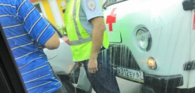 В Смоленске «скорая помощь» попала в ДТП