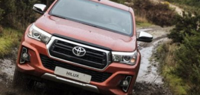 Пикап Toyota Hilux получил юбилейную версию для российского рынка