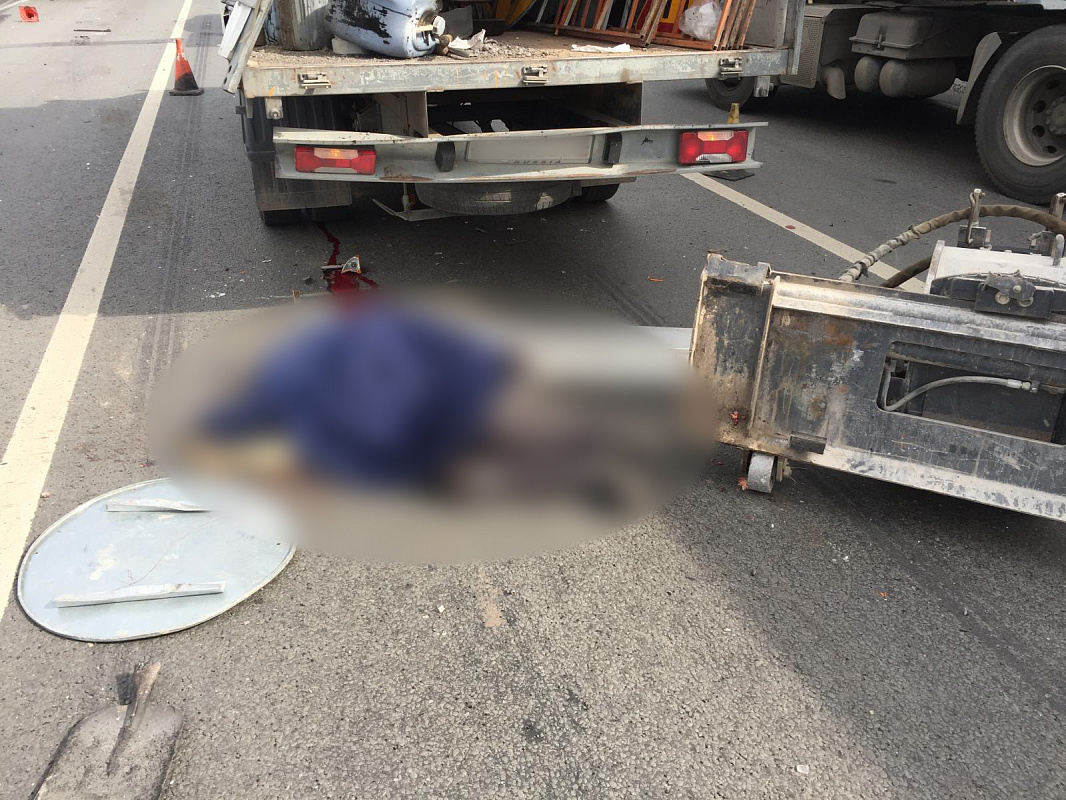 В Рязани грузовик сбил дорожных рабочих – один погиб (4)