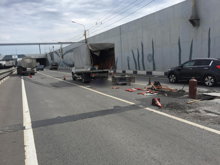 В Рязани грузовик сбил дорожных рабочих – один погиб (3)