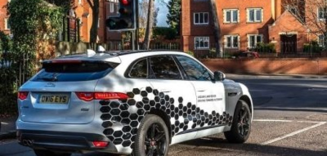 Концерн Jaguar Land Rover тестирует сетевые технологии для автономных авто