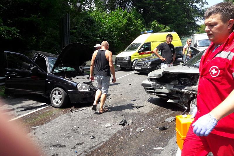 Два человека погибли в лобовом ДТП в Сочи