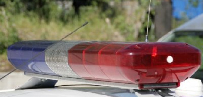 Водитель иномарки сбил двух человек на переходе в Москве