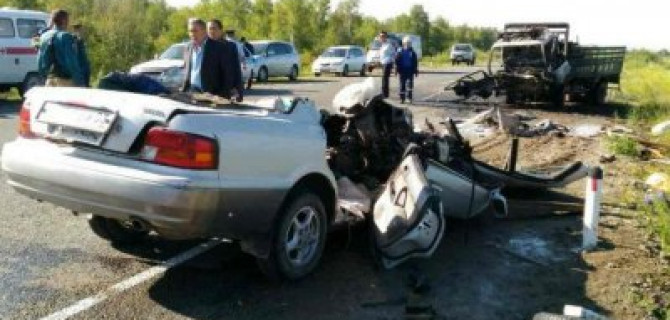 Пять человек погибли в ДТП с грузовиком в Бурятии