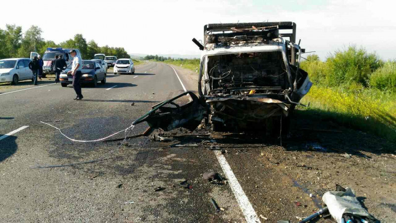 Пять человек погибли в ДТП с грузовиком в Бурятии (2)