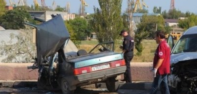 В массовом ДТП в Керчи погиб человек