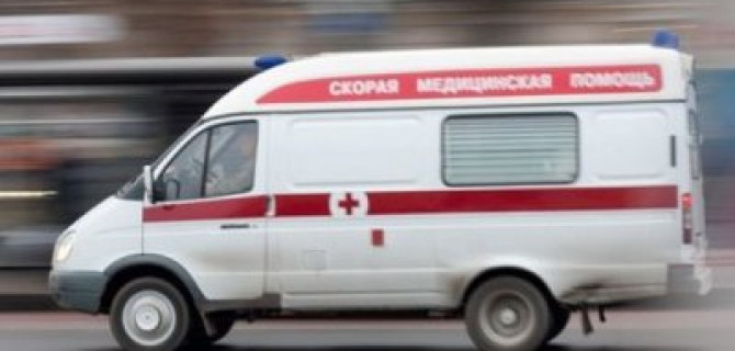 В Ленобласти автомобиль сбил женщину с детьми: погибла 3-летняя девочка