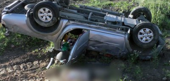 Женщина-водитель погибла в опрокинувшейся машине в Рязанской области