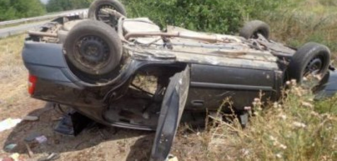 Человек погиб при опрокидывании машины в Подмосковье