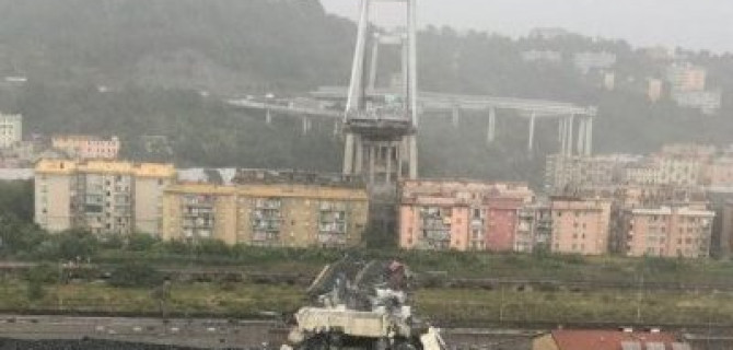 Количество жертв обвала автомобильного моста в Италии растет - уже 35 погибших