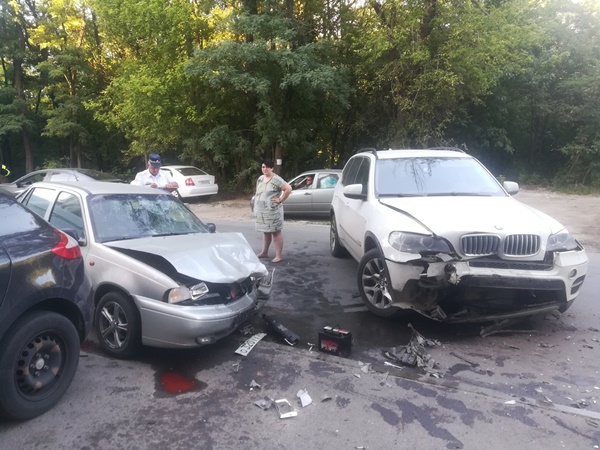Мужчина и трое детей пострадали в ДТП в Ростове-на-Дону