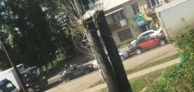 В Кемерове столкнулись четыре автомобиля