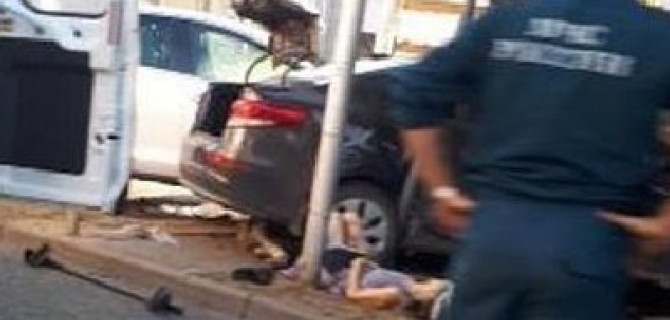 В Краснодаре после ДТП иномарка сбила женщину на тротуаре