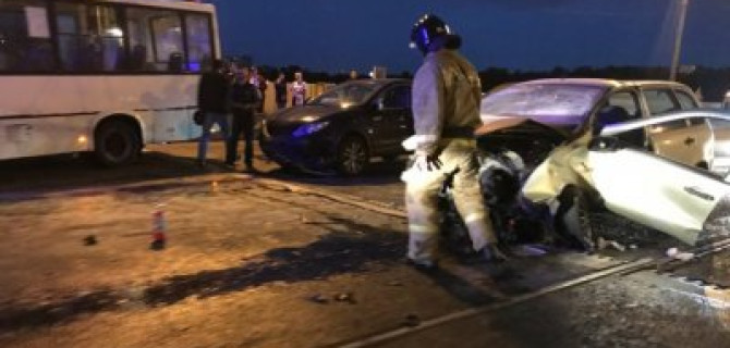 В Санкт-Петербурге мост начал разводиться во время движения машин - есть пострадавшие в ДТП