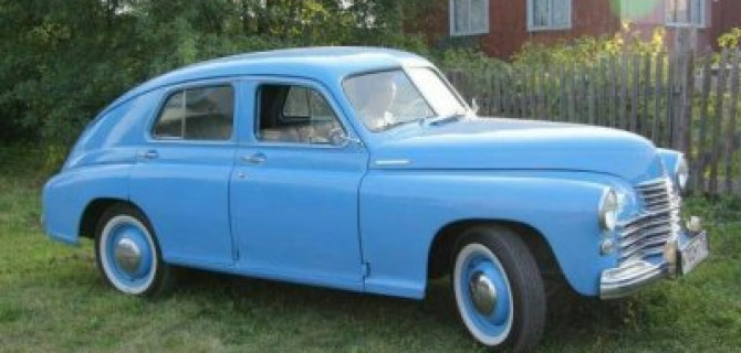 В Интернете продаются ретромобиль "Победа" и легендарная карета "Скорой" из известных фильмов