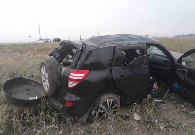 На Кубани в опрокинувшейся иномарке погиб мужчина