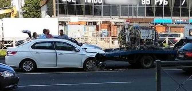 Две женщины и ребенок пострадали в ДТП на проспекте Славы в Петербурге