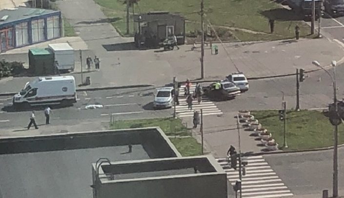В Петербурге грузовик насмерть сбил мужчину