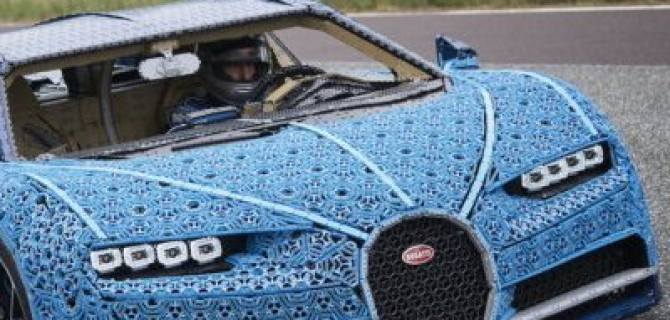 Автомобиль, собранный из конструктора Lego, прошёл тест на настоящей трассе с настоящим гонщиком за рулём